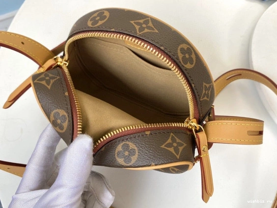 WIS PM BOITE CHAPEAU SOUPLE VUITTON LOUIS 1024